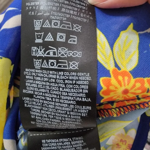 Guess Cross Over Floral Top - Picture 12 of 12